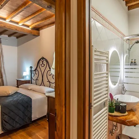 Apartment With Swimming Pool
