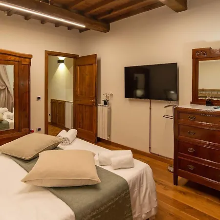 Apartment With Swimming Pool